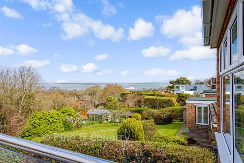 3 bed property, in Lammas Close, £600,000