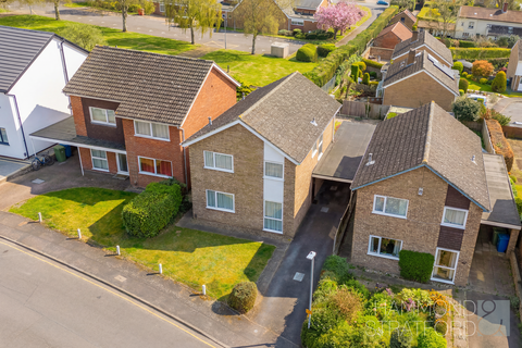 4 bed property, in Chestnut Hill, £450,000