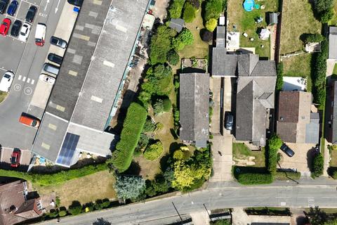 4 bed property, in Heath Road, £500,000