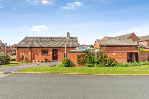 2 bed property, in Birmingham Close, £200,000