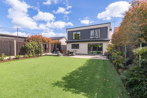4 bed property, in Maldon Road, £700,000