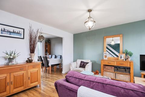 3 bed property, in Milford Avenue, £350,000
