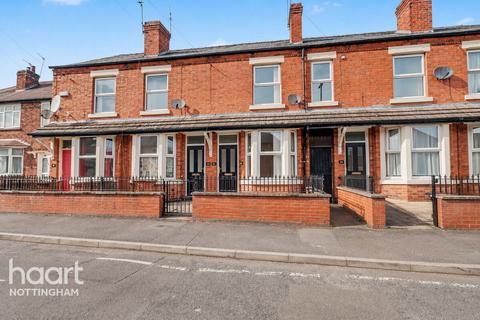 2 bed property, in Whitechapel Street, £140,000