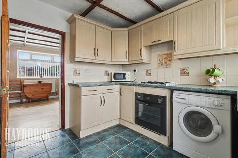 1 bed property, in Hesley Lane, £130,000
