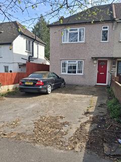3 bed property, in Purley Way, £380,000