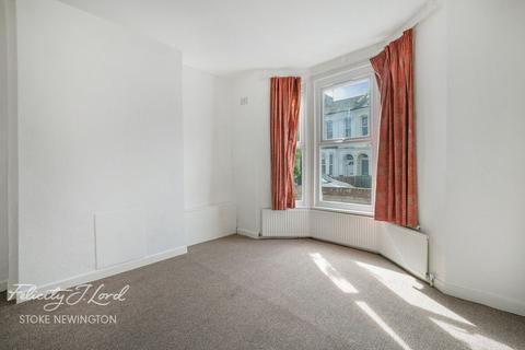 3 bed property, in Suffield Road, £650,000