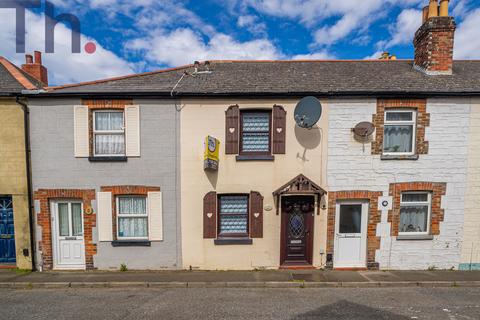 2 bed property, in Ventnor PO38, £150,000