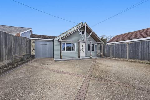 5 bed property, in Bullockstone Road, £600,000