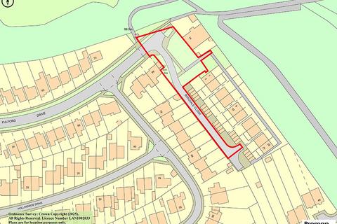 Studio, in Land at Birkdale Close, £3,000