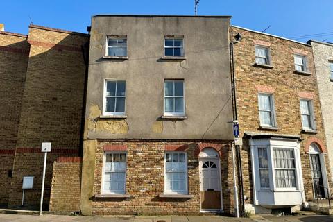 6 bed property, in 3 Charlotte Square, £180,000