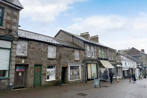 Studio, in 40-41 Causewayhead, £105,000