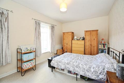 3 bed property, in Thomas Street, £140,000