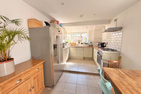 3 bed property, in Byron Road, £565,000