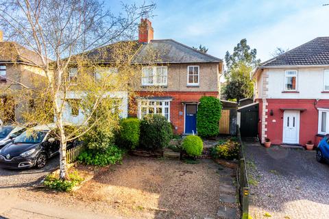3 bed property, in Tennyson Road, £235,000