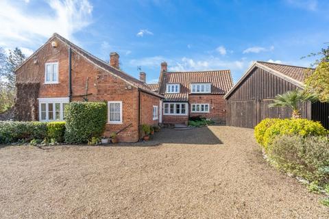 4 bed property, in Sutton, £800,000
