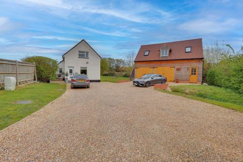 2 bed property, in Main Road, £675,000