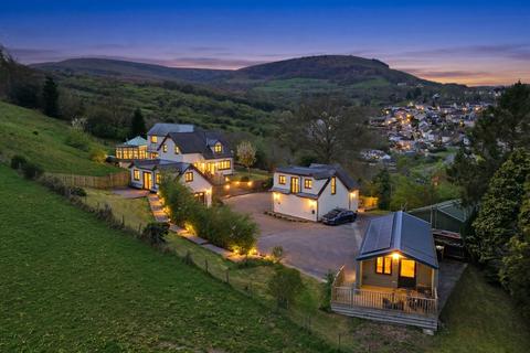 6 bed property, in Penyrheol, £800,000