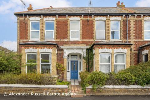 1 bed property, in Northdown Avenue, £165,000