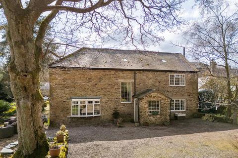 4 bed property, in Front Street, £625,000