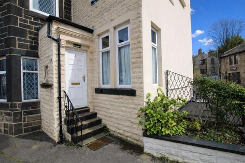 2 bed property, in Salford, £110,000