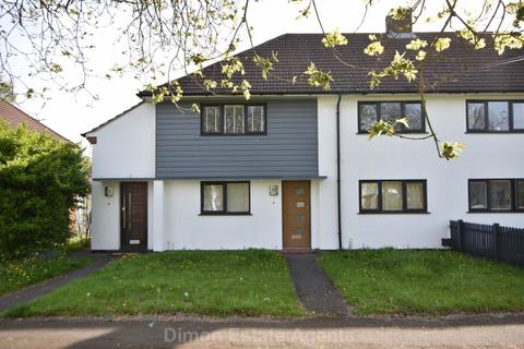 2 bed property, in Henville Close, £165,000