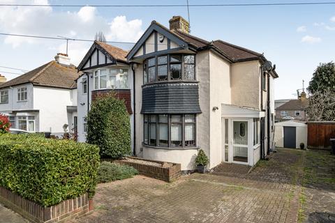 3 bed property, in Hood Avenue, £525,000