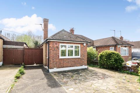 2 bed property, in Eastern Avenue, £550,000