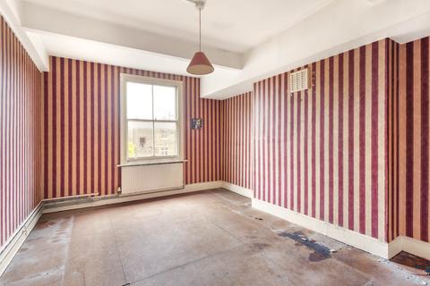 1 bed property, in Fernshaw Road, £595,000