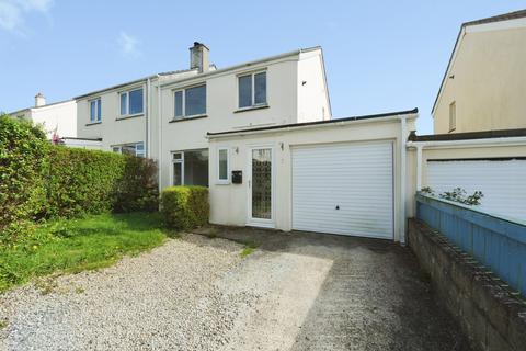 3 bed property, in Strawberry Close, £240,000