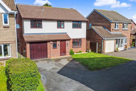 5 bed property, in Grace Drive, £425,000
