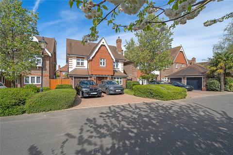 5 bed property, in Limewood Close, £1,100,000