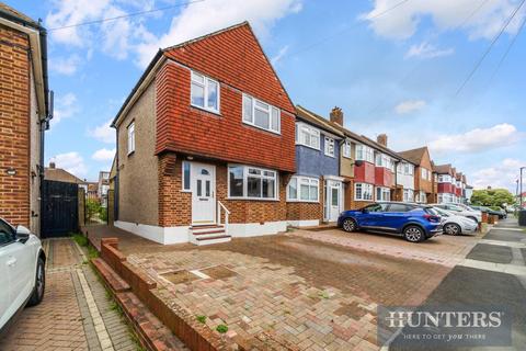 3 bed property, in Lynmouth Avenue, £550,000