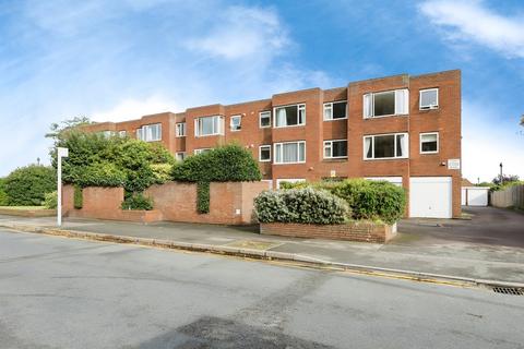 2 bed property, in St. Matthews Parade, £110,000