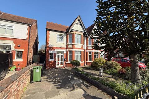 4 bed property, in Norwood Crescent, £300,000