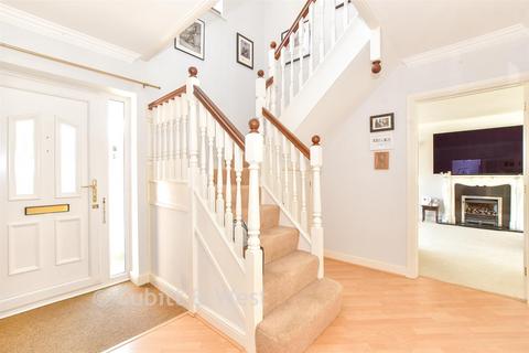 4 bed property, in St. Andrew's Lane, £700,000