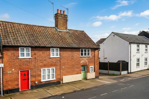 1 bed property, in Broad Street, £120,000