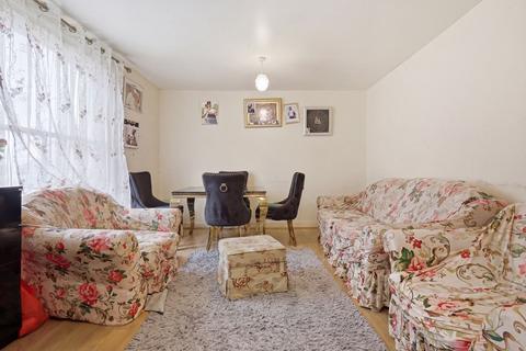 2 bed property, in Barnabas Road, £475,000