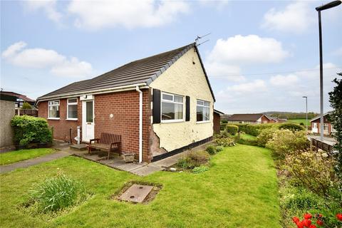 2 bed property, in Dorset Avenue, £260,000