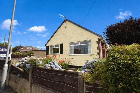2 bed property, in Dorset Avenue, £220,000