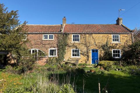 4 bed property, in Hawnby House, £440,000