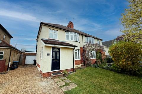 3 bed property, in Lakes Lane, £500,000
