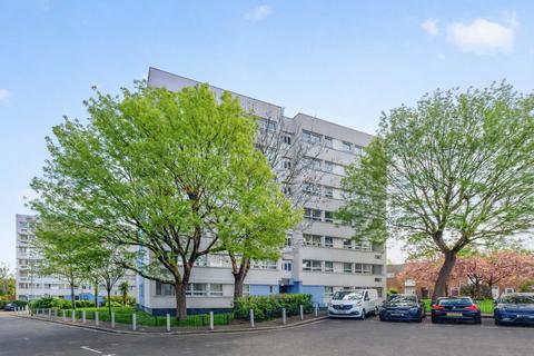 2 bed property, in Little Dimocks, £400,000