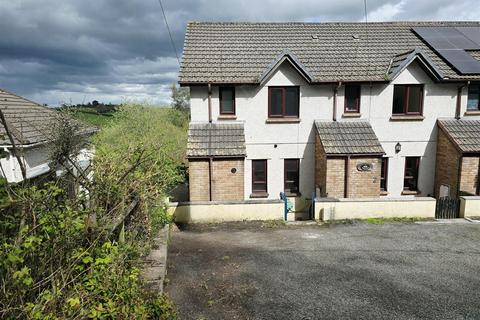 2 bed property, in Dockacre Court, £195,000