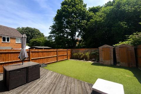 3 bed property, in Fairfield Way, £425,000