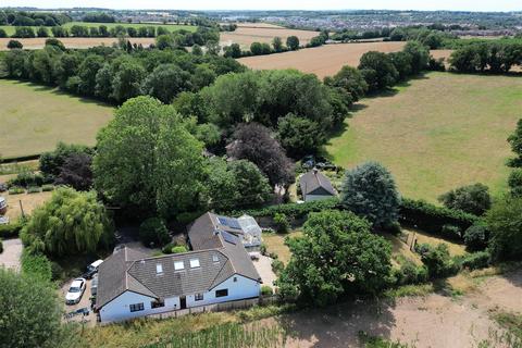 4 bed property, in Woodhouse, £795,000