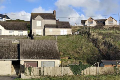 4 bed property, in Budnic Hill, £460,000