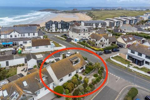 4 bed property, in Riverside Avenue, £750,000