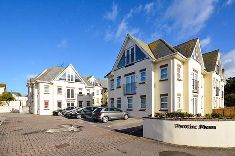 2 bed property, in Pentire Mews, £325,000