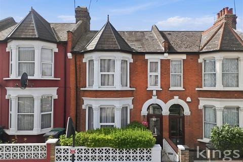 3 bed property, in Mount Pleasant Road, £675,000