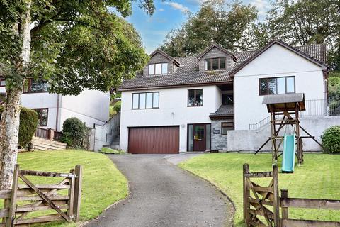 6 bed property, in Bridge Hill, £695,000